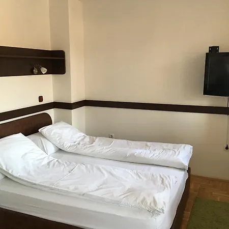 Studio Apartment *