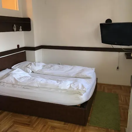 Studio Apartment *